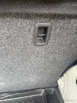 Volkswagen EcoUp 1.0 benzín + CNG 5dv. r.2013 - 7
