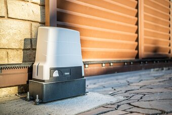 ŠUMNÉ PLOTY – BRÁNY – POHONY - PERGOLY - DLAŽBA – GABIÓNY - 7