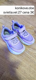 Rôzne veľkosti tenisky a cizmy - 7