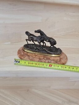 Bronzová socha kone - 7