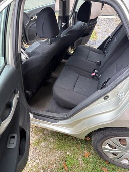 toyota auris - 7