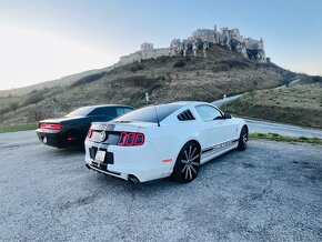 Ford Mustang - 7