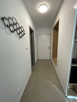 Štýlový 2i byt na začiatku Petržalky - 7