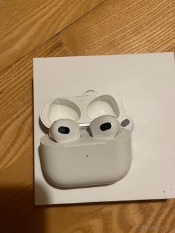 PREDÁM AIRPODS 3. GENERACIE - 7