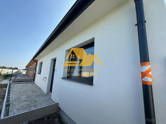 Predám novostavbu v radovej zástavbe v obci Selice - 7