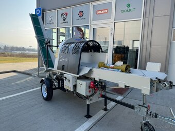 Kombinovaný elektro + za traktor štiepací poloautomat dreva - 7