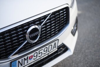Volvo XC60 D4 R-Design AWD A/T 140kw - 7