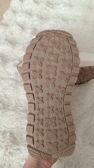 Nové dámske zateplené tenisky platforma krémové veľkosť 37 - 7