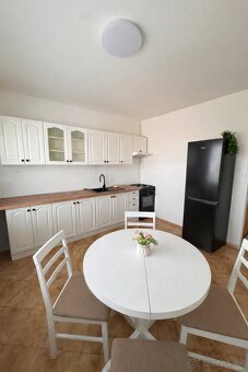 Veľký 1 izbový byt Podbreziny - 7