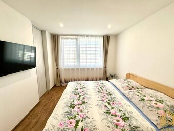 REZERVOVANÝ/ 4 - IZB. NOVOSTAVBA , POZEMOK 732m2, DOJČ - 7