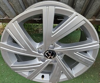Atraktívne, originálne disky VW "Bergamo" - 5x112 r18 - 7