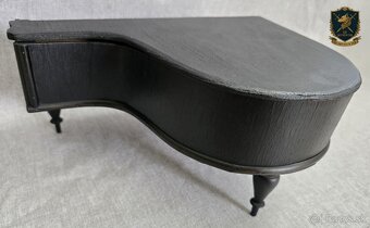 Dekoratívna šijaca skrinka v tvare klavíra - 7