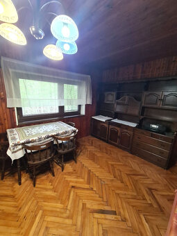 Zaujímavá pekná priestranná murovaná chata v prírode - 7