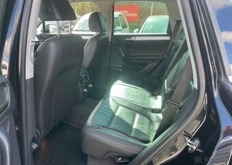 Volkswagen Touareg 3.0 TDI 4-MOTION nafta automat 180 kw - 7