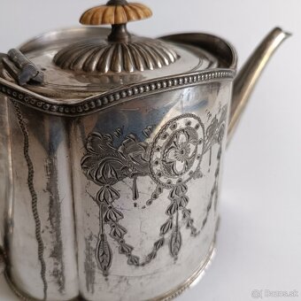 Starožitný zdobený postriebrený čajník - 7