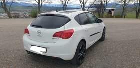 Predám Opel Astra 1.4 Turbo - 7