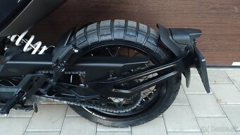Husqvarna svartpilen 401, 1 majiteľ 8 tkm - 7