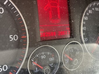 Vw Touran 2.0 TDi 103 kW M6 - 7