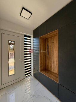 NOVOSTAVBA: zariadený BUNGALOV v obci Vieska Bezdedov (817m2 - 7