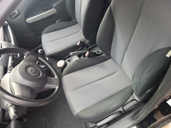 Predám Mazda 2 1,3 i benzín manual - 7