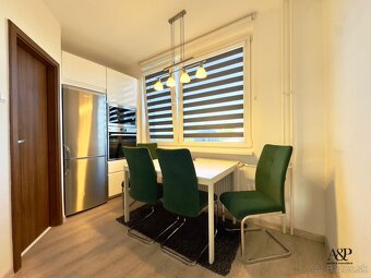 REKONŠTRUOVANÝ VEĽKÝ 3 IZB. BYT S DVOMI BALKÓNMI, 84M2, ROBO - 7