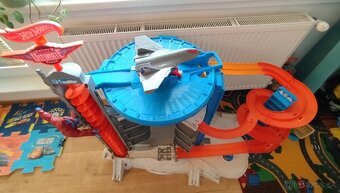 Mattel Hot Wheels Super ultimátna mega garáž - 7