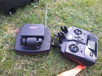 Zavažacia zakrmovacia lodka s GPS a farebným sonarom - 7