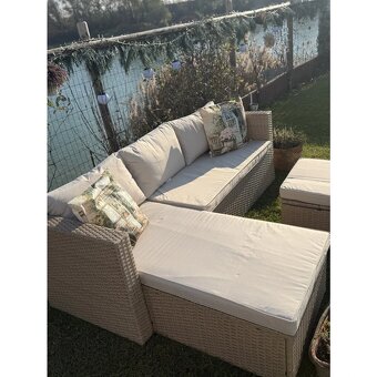 Rohová záhradná sedačka – ideálna na balkón aj menšiu terasu - 7