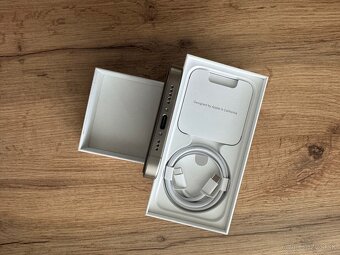 Apple iPhone 15 Pro - 7