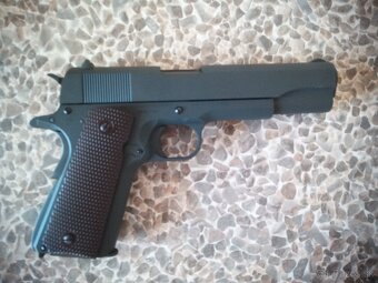 Airsoftová pištoľ. - 7