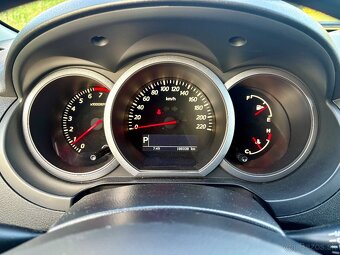 Suzuki Grand Vitara 2.4 - 7