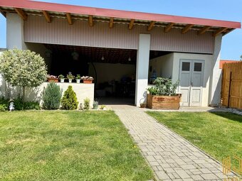 ROD. DOM s DVOMI BYTMI a PODNIKATEĽSKÝM PRIESTOROM,SOBOTIŠTE - 7