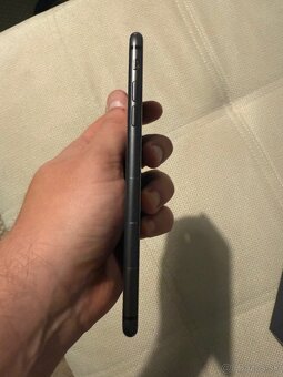 iPhone 8plus 64GB - 7