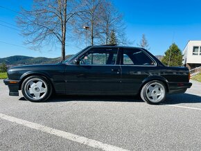 BMW E30 318is Coupe - 7