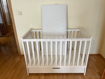Drevná postieľka s matracou SEGUM v záruke + príslušenstvo - 7