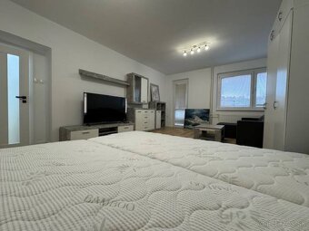 Prenajmeme veľkometrážny (cez 80 m2) 2-izb byt na Svetlej ul - 7