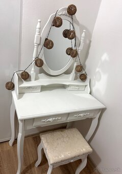 Kozmetický stolík - 7