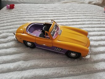 1:18 Mercedes 300 SEL , FERRARI 456 poskodne - 7