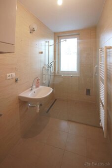 Exluzívny byt v tichej časti mesta Žiar nad Hronom s gar? - 7