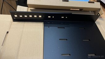 Nastaviteľná polica RACK 19" 1U 250 mm - 7