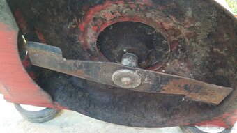 Spodok kosačky motor jikov závod Vodňany - 7