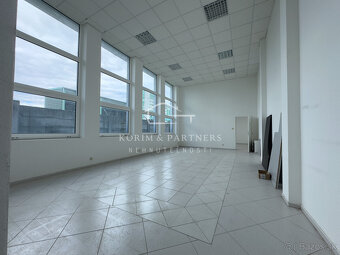 Výnimočný obchodný priestor na predaj, Hurbanovo - 7