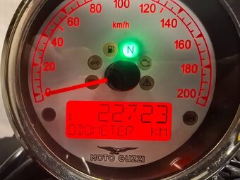 Moto Guzzi V9 Bobber - 7