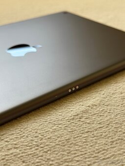 iPad 8. generácie (32GB, WiFi) + Klávesnica Logitech Combo - 7