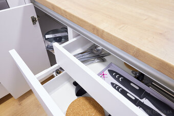 Kompletne zariadená garsónka s balkónom na Nivách vrátane en - 7