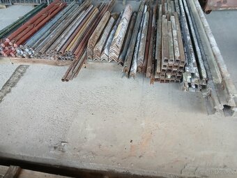 Železné tyče vynkle íĉka rúry - 7