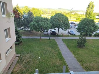 Prenajom izby s príslušenstvom a loggiou v trojizbovom byte, - 7
