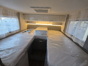 nový karavan Etrusco T7400 SB 4-miestny s markízou a nosičom - 7