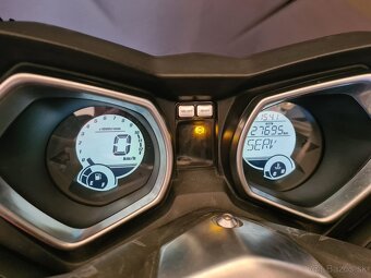 Predám pekný zachovalý skúter Yamaha X Max 125cm3 - 7