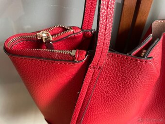 Cervena kabelka Guess - 7